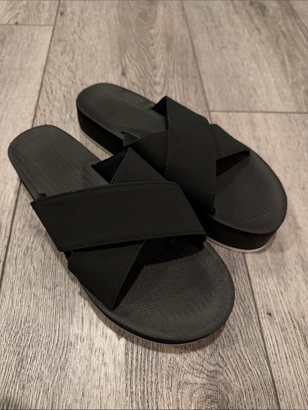 Women’s Black Crisscross Indosole slides